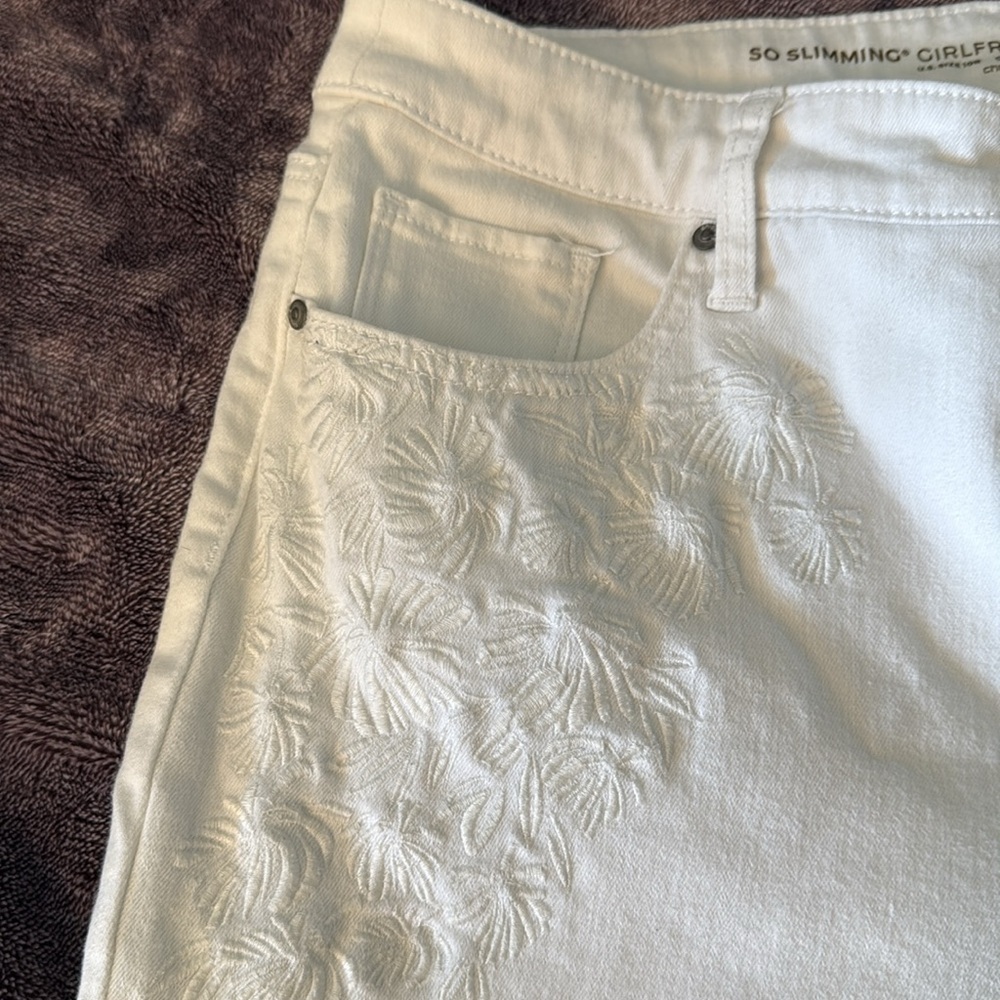 Chico's White Slim Leg Ankle Jeans - Picture 3 of 7